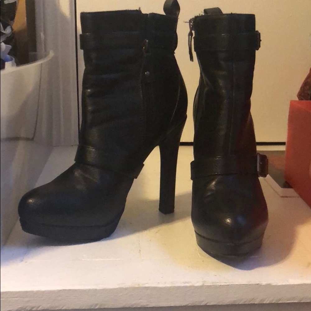 Vera wang black ankle boots